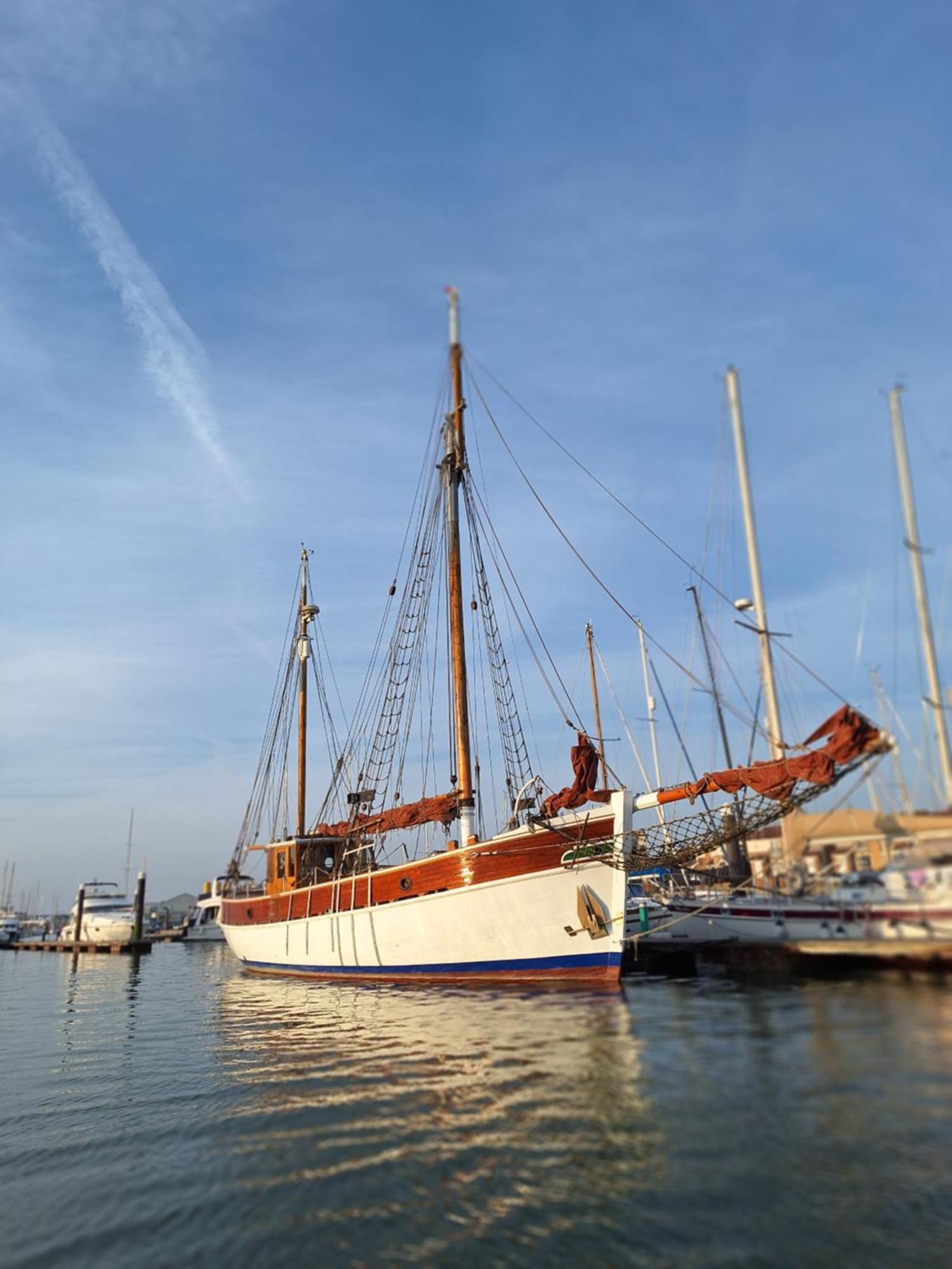 Historic Wooden Ship 'Ursula' Ист-Каус Экстерьер фото