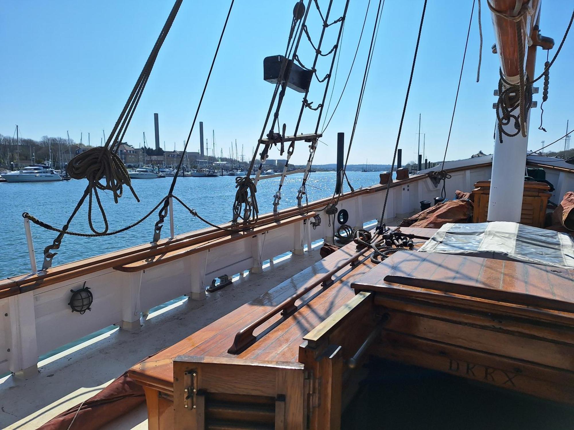 Historic Wooden Ship 'Ursula' Ист-Каус Экстерьер фото