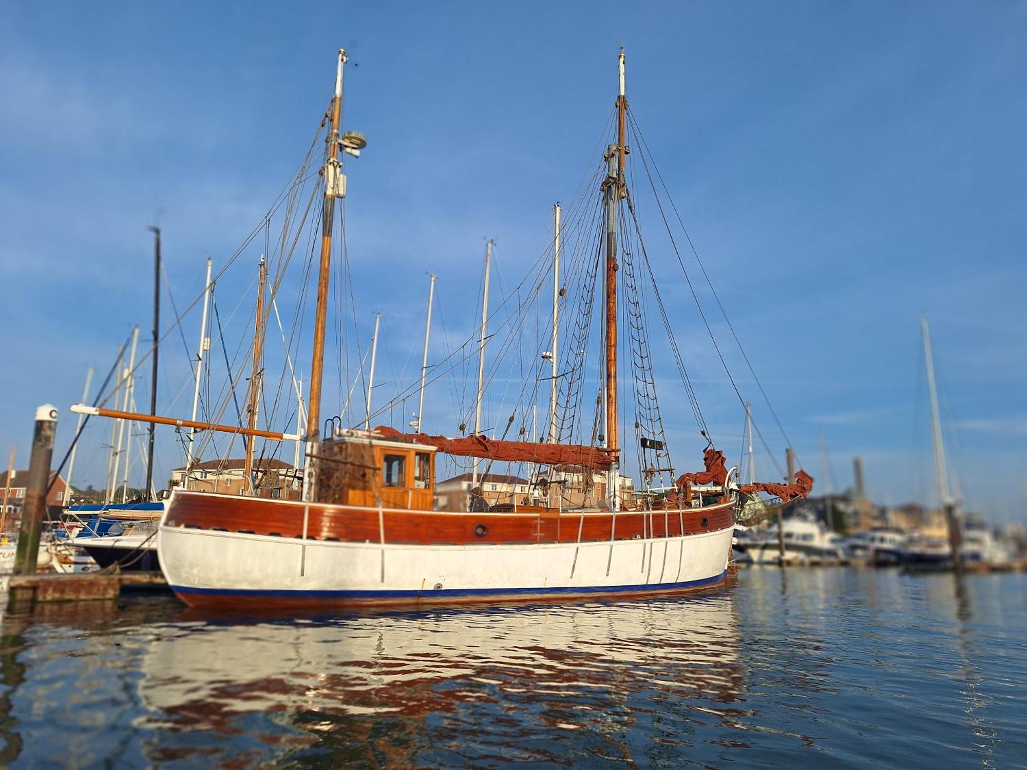 Historic Wooden Ship 'Ursula' Ист-Каус Экстерьер фото